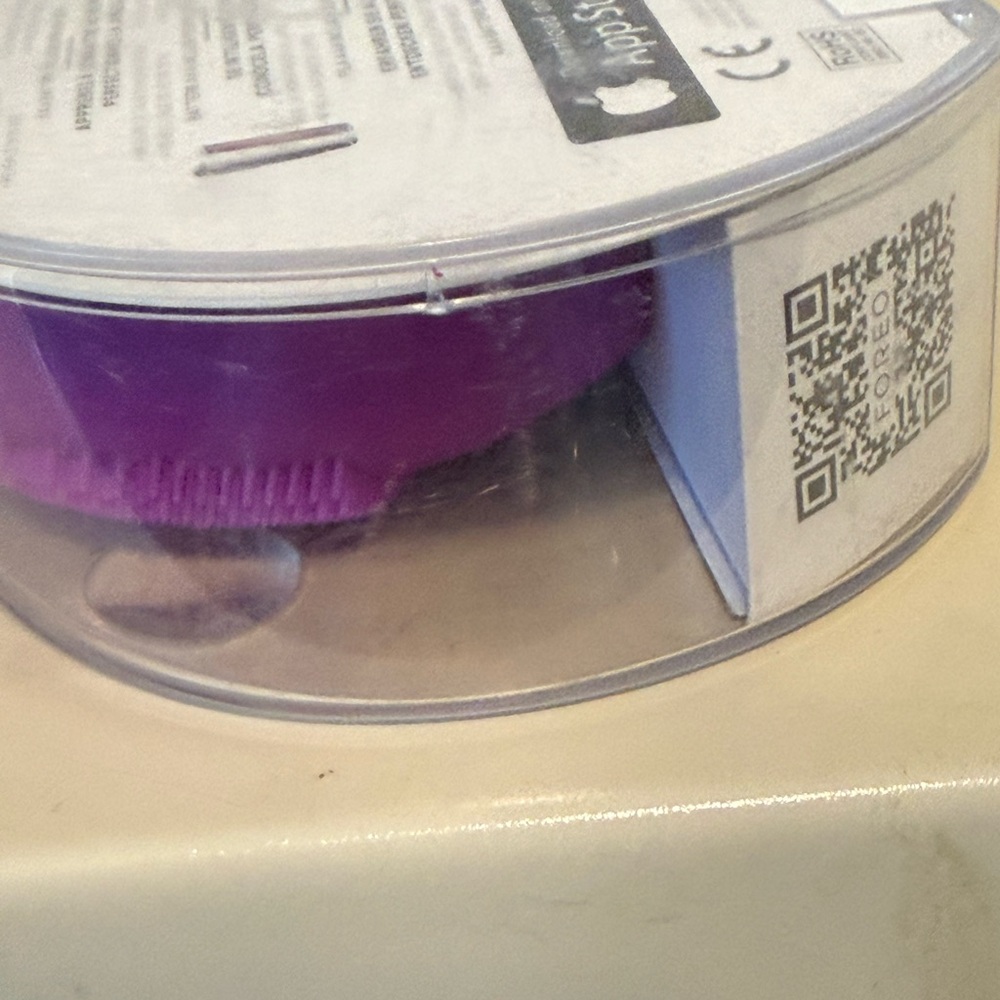 FOREO Luna Fofo Facial Brush in Purple and White Packaging - Picture 4 of 6